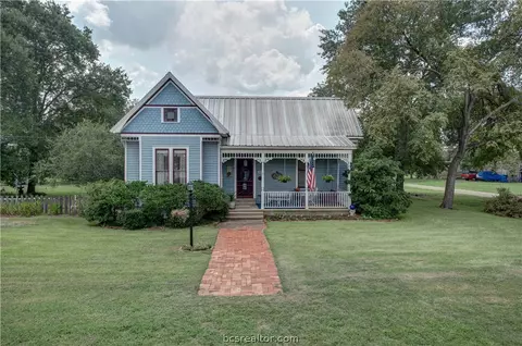 400 E Garrett St E, Calvert, TX 77837 photo 1