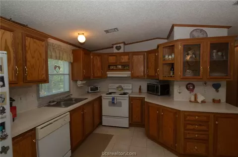 116 Hill Loop Rd, Somerville, TX 77879 photo 6