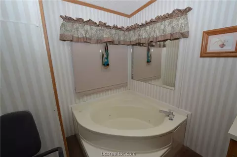 116 Hill Loop Rd, Somerville, TX 77879 photo 8