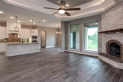 7610 Los Lobos Dr, Bryan, TX 77808 photo 2
