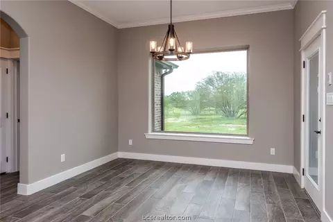 7610 Los Lobos Dr, Bryan, TX 77808 photo 9