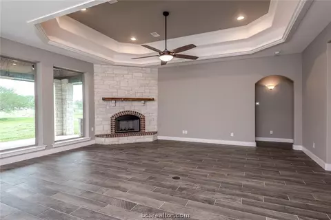 7610 Los Lobos Dr, Bryan, TX 77808 photo 3