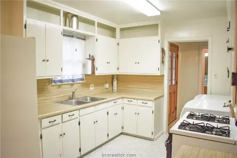 902 North Ave, Bryan, TX 77802 photo 5