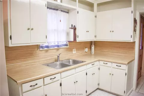 902 North Ave, Bryan, TX 77802 photo 7