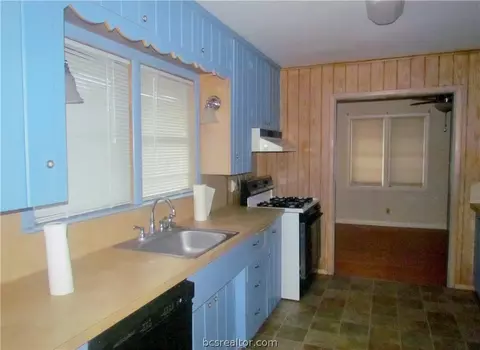 4104 Nagle St, Bryan, TX 77802 photo 6