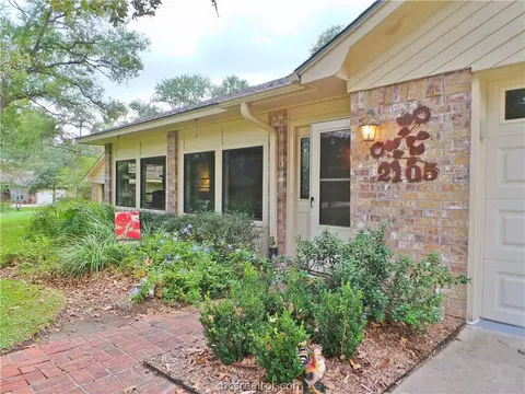 2105 Pantera Dr, Bryan, TX 77807 photo 5
