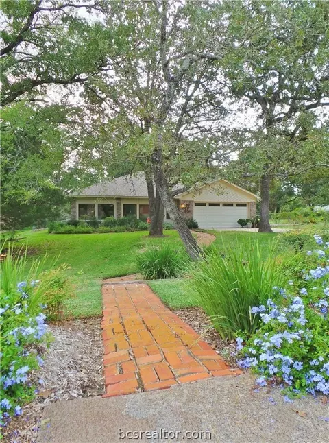2105 Pantera Dr, Bryan, TX 77807 photo 3