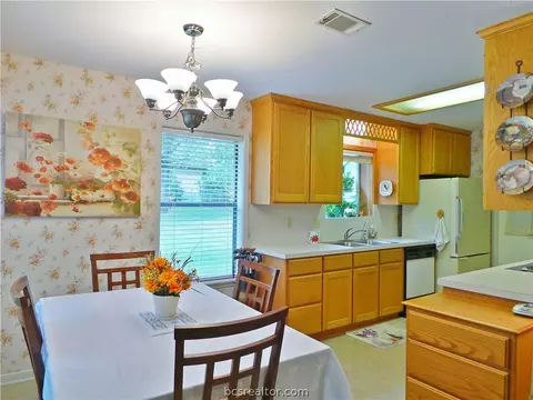 2105 Pantera Dr, Bryan, TX 77807 photo 13