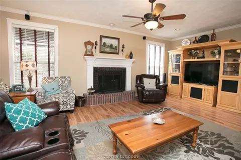 7570 Planters Loop, Bryan, TX 77808 photo 4