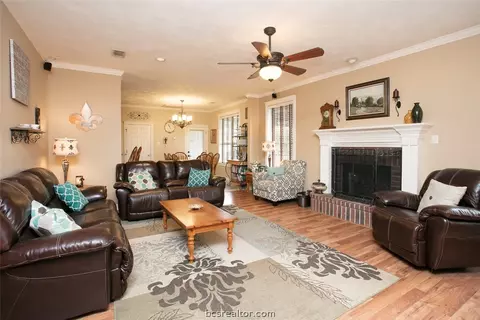 7570 Planters Loop, Bryan, TX 77808 photo 3