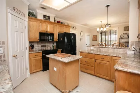 7570 Planters Loop, Bryan, TX 77808 photo 11