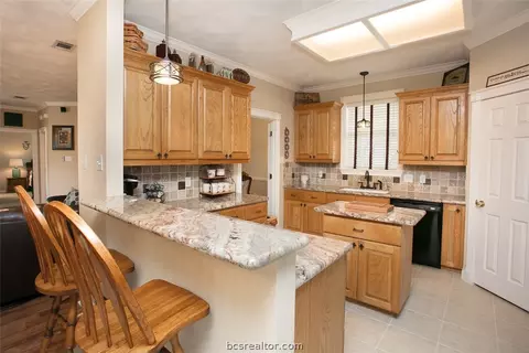 7570 Planters Loop, Bryan, TX 77808 photo 9