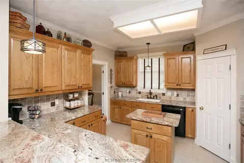 7570 Planters Loop, Bryan, TX 77808 photo 8