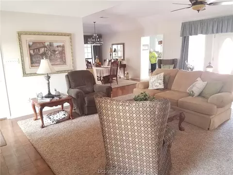 309 Gregg St E, Calvert, TX 77837 photo 2