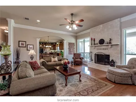 9321 Green Branch Loop, Bryan, TX 77808 photo 4