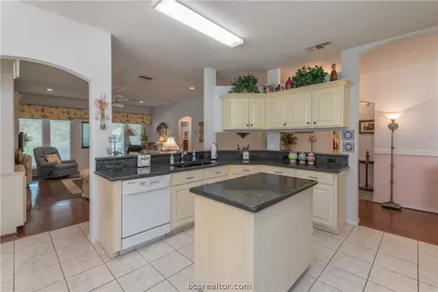 2301 E Mercers Lndg, Bryan, TX 77808 photo 10