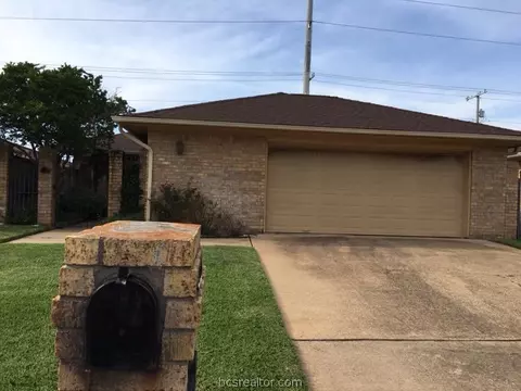 2913 Braeburn, Bryan, TX 77802 photo 2