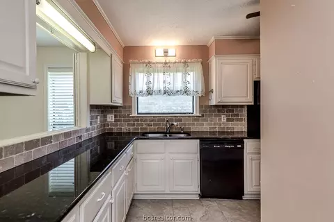 2913 Braeburn, Bryan, TX 77802 photo 5