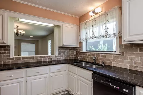 2913 Braeburn, Bryan, TX 77802 photo 6