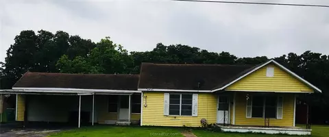 806 E Davis St, Hearne, TX 77859 photo 1