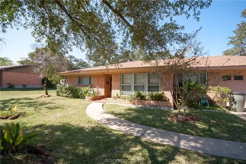 904 Mitchell St, Bryan, TX 77802 photo 1