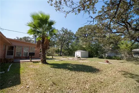 904 Mitchell St, Bryan, TX 77802 photo 2