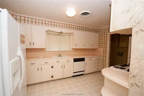 904 Mitchell St, Bryan, TX 77802 photo 16