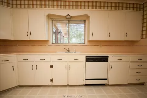 904 Mitchell St, Bryan, TX 77802 photo 17