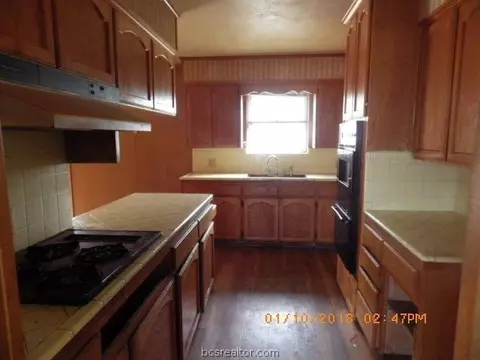 1007 Hall St, Bryan, TX 77803 photo 3