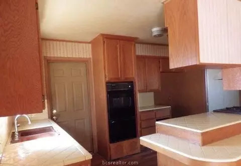 1007 Hall St, Bryan, TX 77803 photo 4