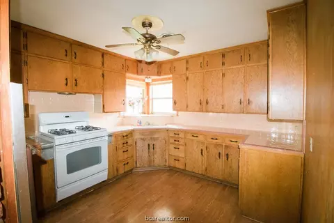 309 Fairway Dr, Bryan, TX 77801 photo 4