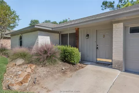 3609 Holly Dr, Bryan, TX 77802 photo 2