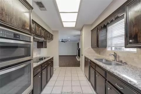 3609 Holly Dr, Bryan, TX 77802 photo 7