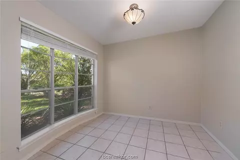 3609 Holly Dr, Bryan, TX 77802 photo 8