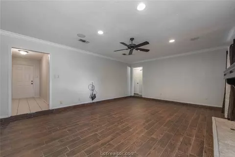 3609 Holly Dr, Bryan, TX 77802 photo 5