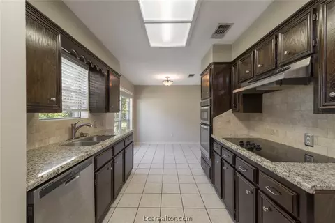 3609 Holly Dr, Bryan, TX 77802 photo 6