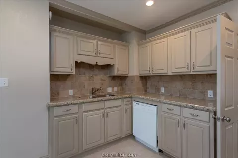 4336 Culpepper Dr, Bryan, TX 77801 photo 12