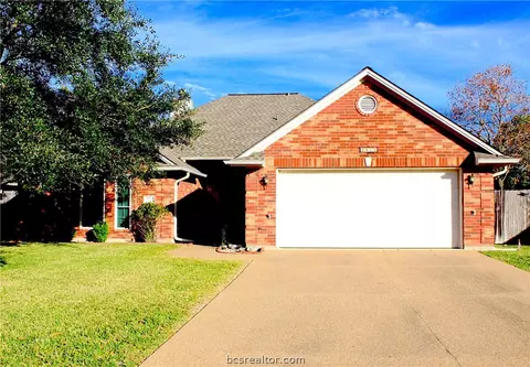 3911 Brighton Dr, Bryan, TX 77802 photo 1