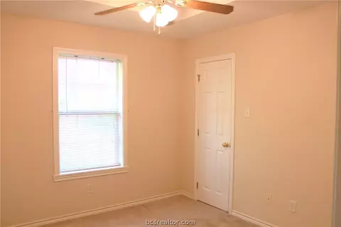 3911 Brighton Dr, Bryan, TX 77802 photo 9