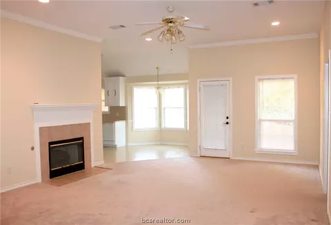 3911 Brighton Dr, Bryan, TX 77802 photo 2