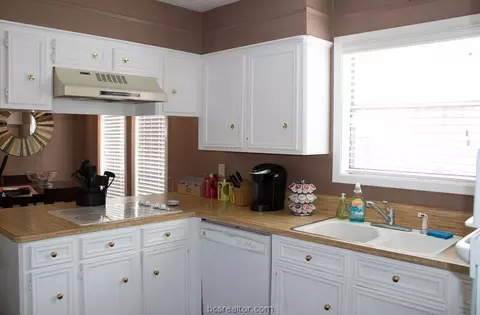 2525 Arbor Dr, Bryan, TX 77802 photo 3