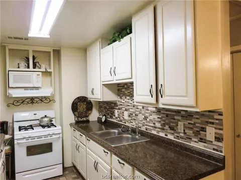 616 W 16th St, Bryan, TX 77803 photo 8