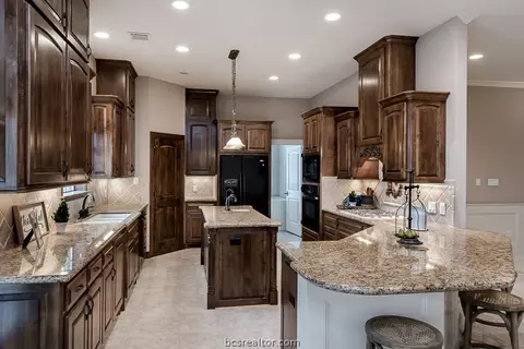 3900 Park Meadow Ln, Bryan, TX 77802 photo 6
