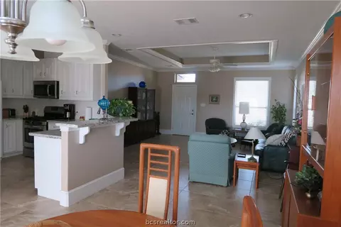 3325 Broadmoor Dr, Bryan, TX 77802 photo 2