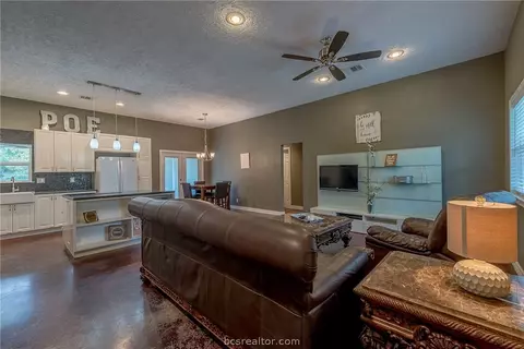 5084 Britten Rd, Bryan, TX 77807 photo 2