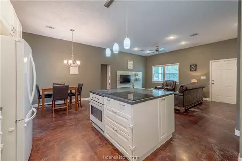 5084 Britten Rd, Bryan, TX 77807 photo 5