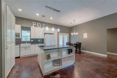 5084 Britten Rd, Bryan, TX 77807 photo 9