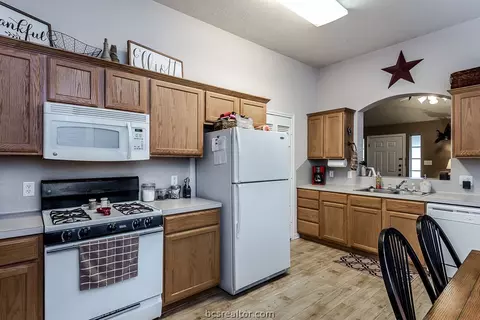 2900 Bexar Grass Dr, Bryan, TX 77802 photo 5