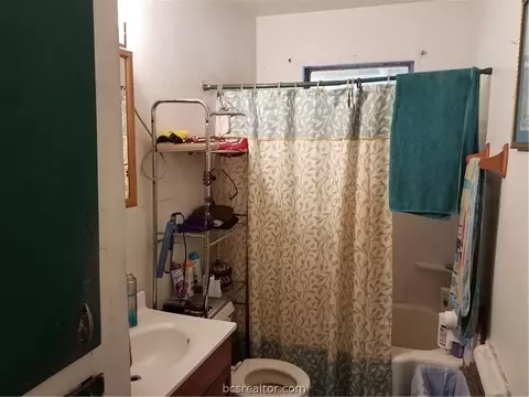 2401 Emerald Dr, Bryan, TX 77803 photo 8
