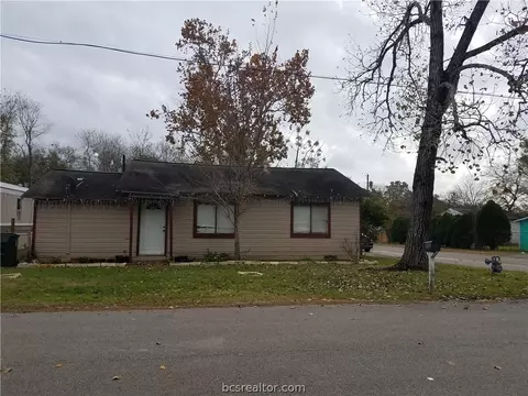 2401 Emerald Dr, Bryan, TX 77803 photo 1